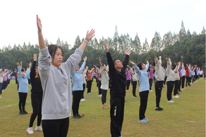 图为各学院广播操比赛现场