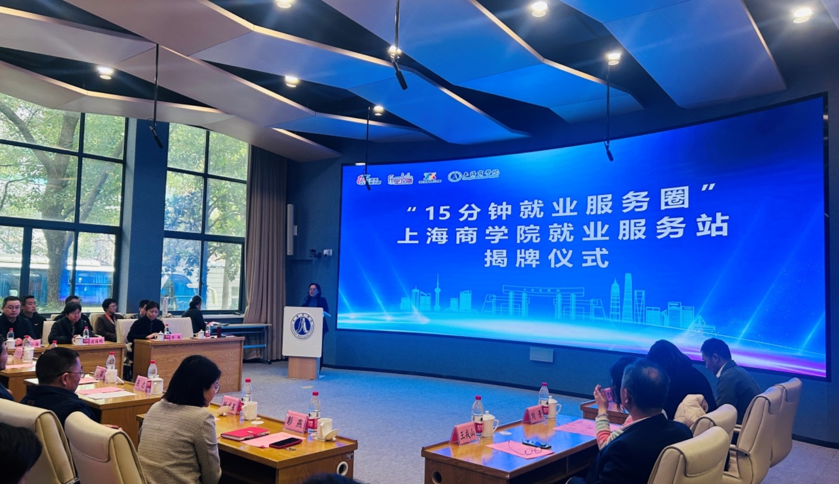 虚拟辅导员助力毕业生精准就业——上海商学院以“三个平台”构建“15分钟就业圈”高校就业服务站