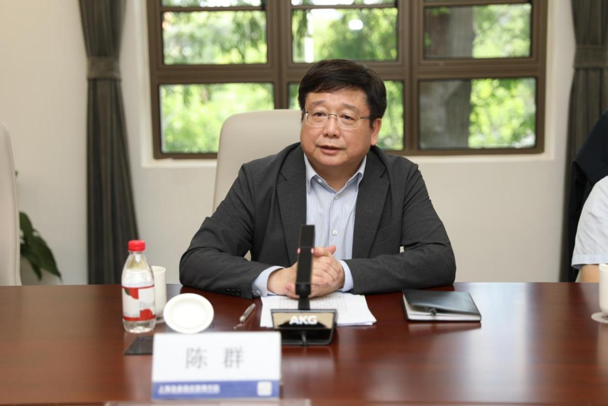 图为市政协副主席陈群讲话