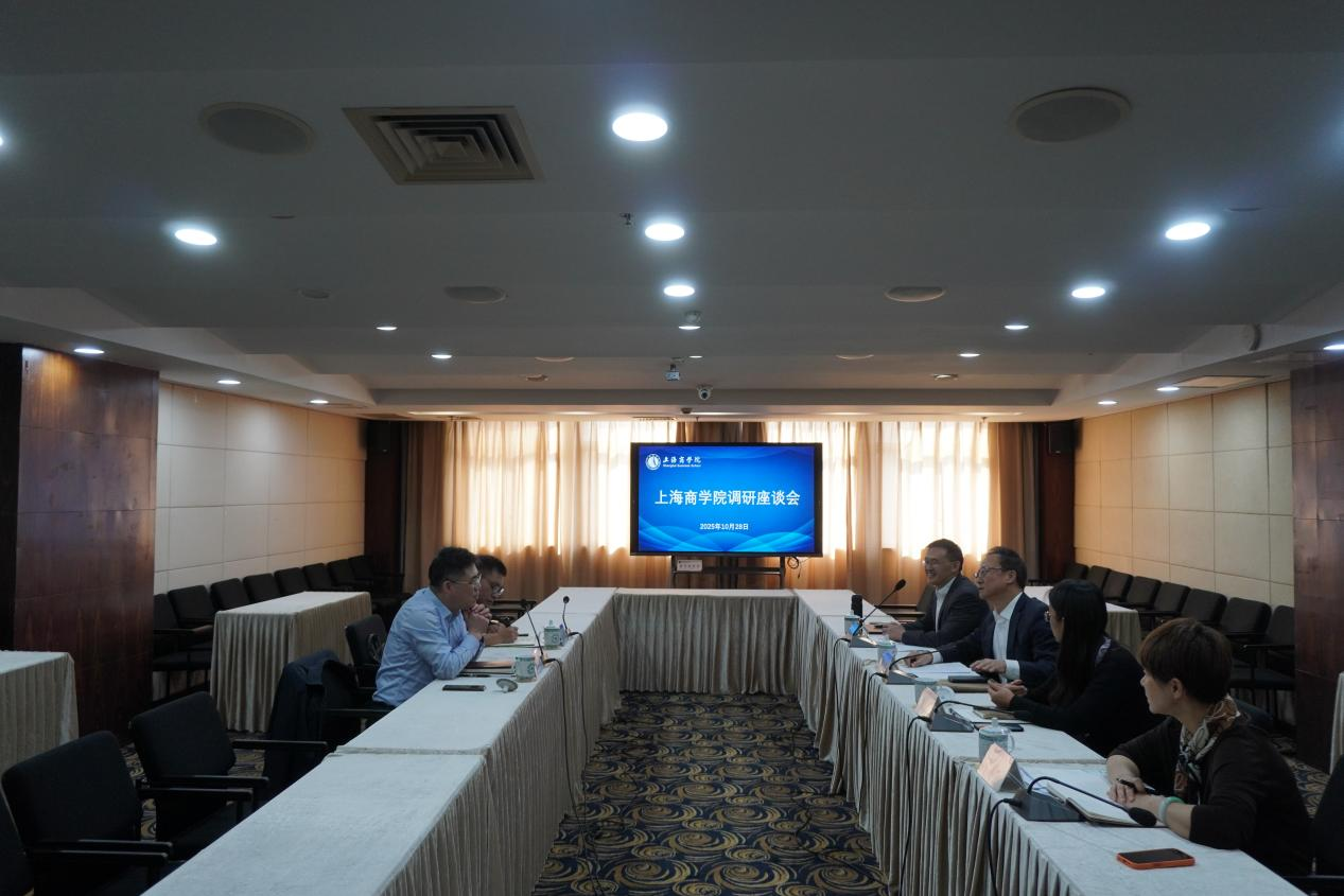 市纪委监委驻市教卫工作党委纪检监察组组长胡章萍一行来校调研指导工作