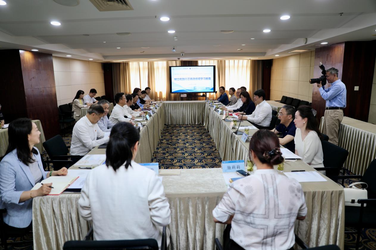 担当作为绘蓝图 实干笃行建新功——上海商学院与上海交通大学医学院附属新华医院开展党委中心组联组学习